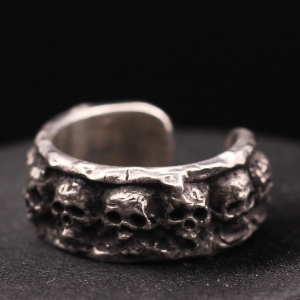 9 Skull Array Band Ring